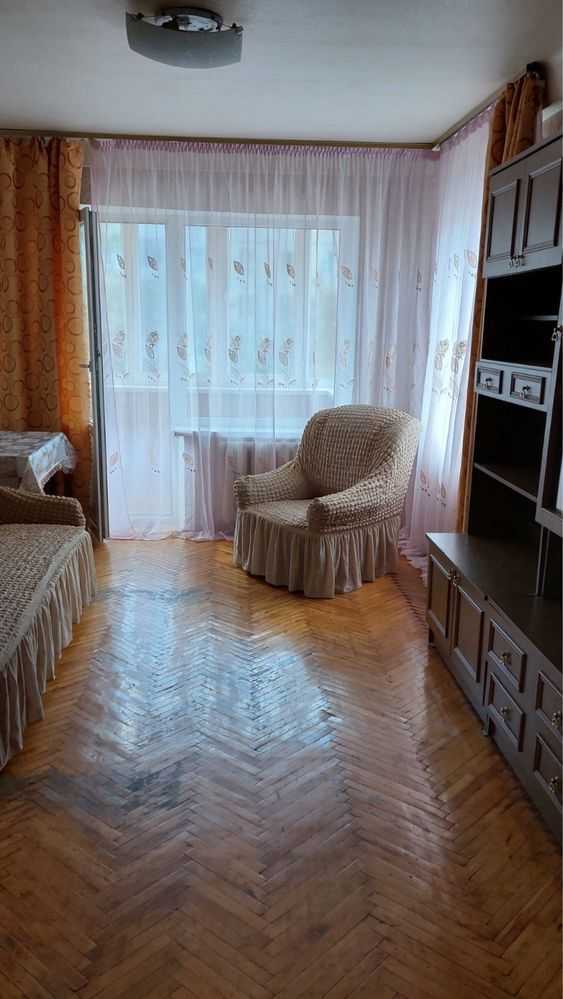 Продаж 2-кімнатної квартири 50 м², Валентина Сєрова вул.