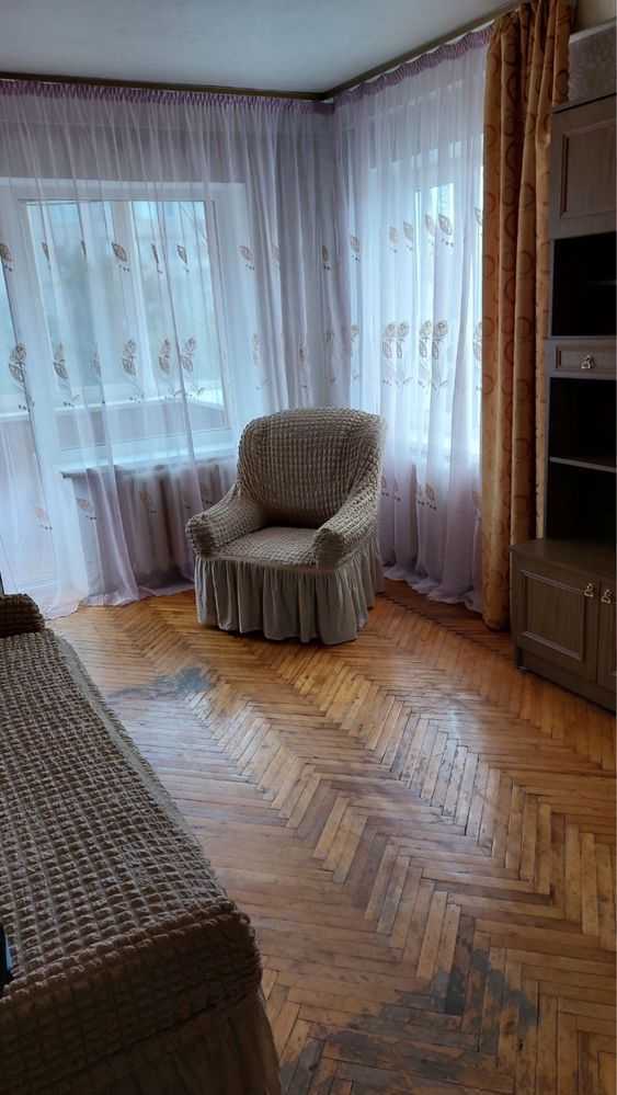 Продаж 2-кімнатної квартири 50 м², Валентина Сєрова вул.