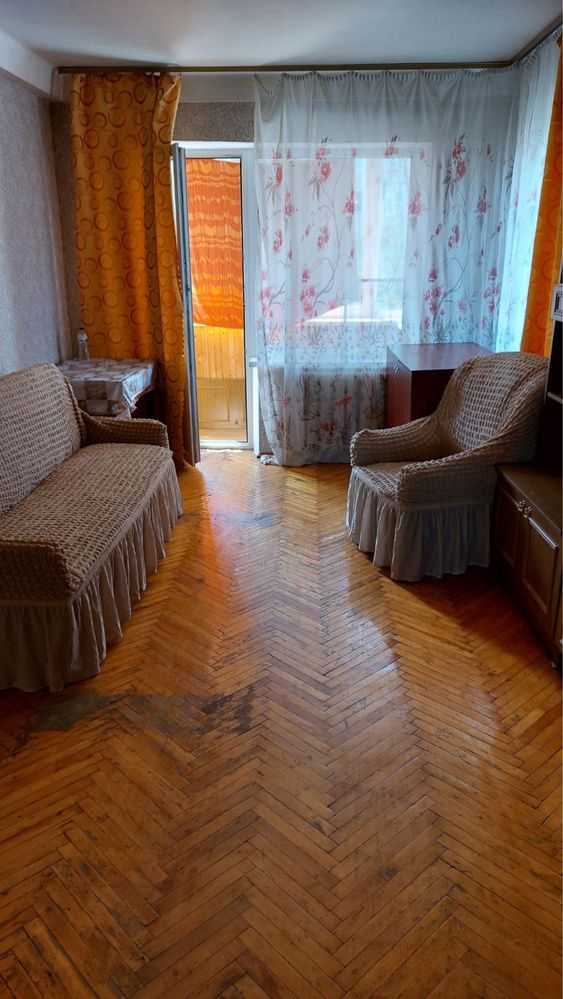 Продаж 2-кімнатної квартири 50 м², Валентина Сєрова вул.