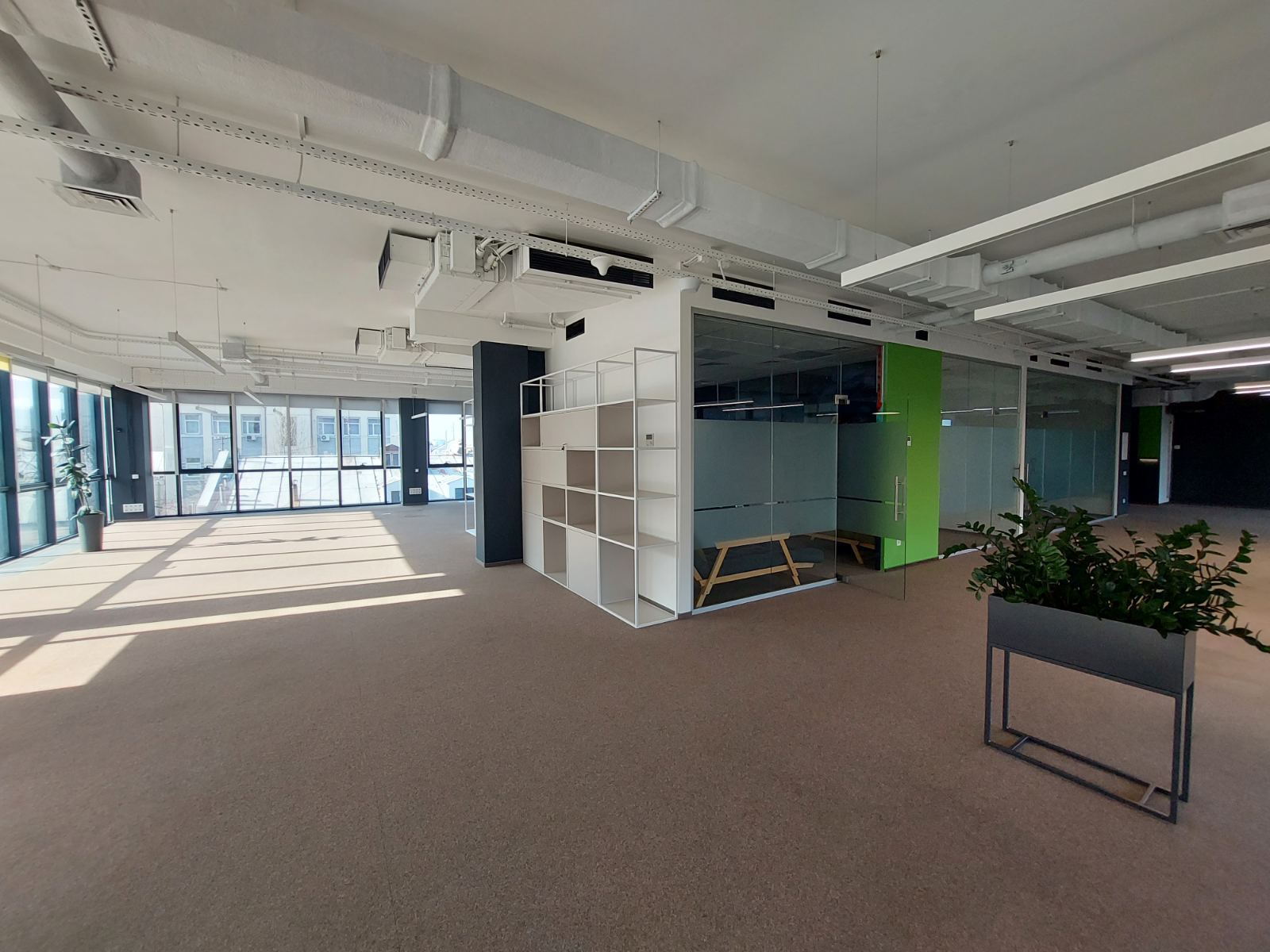 Аренда офиса 684 м², Кирилловская ул.