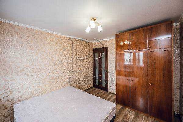 Продаж 2-кімнатної квартири 45 м², Академіка Глушкова просп., 18