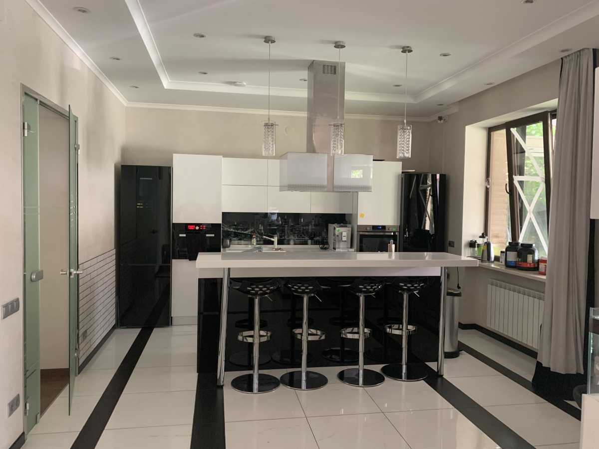 Аренда дома 411 м², Каштанова ул., 16