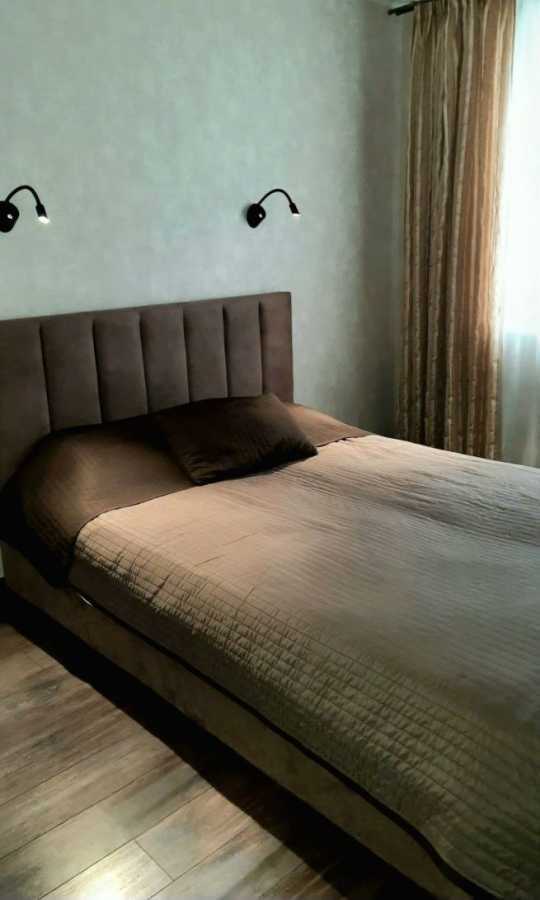 Продаж 2-кімнатної квартири 63 м², Яблунева вул., 13