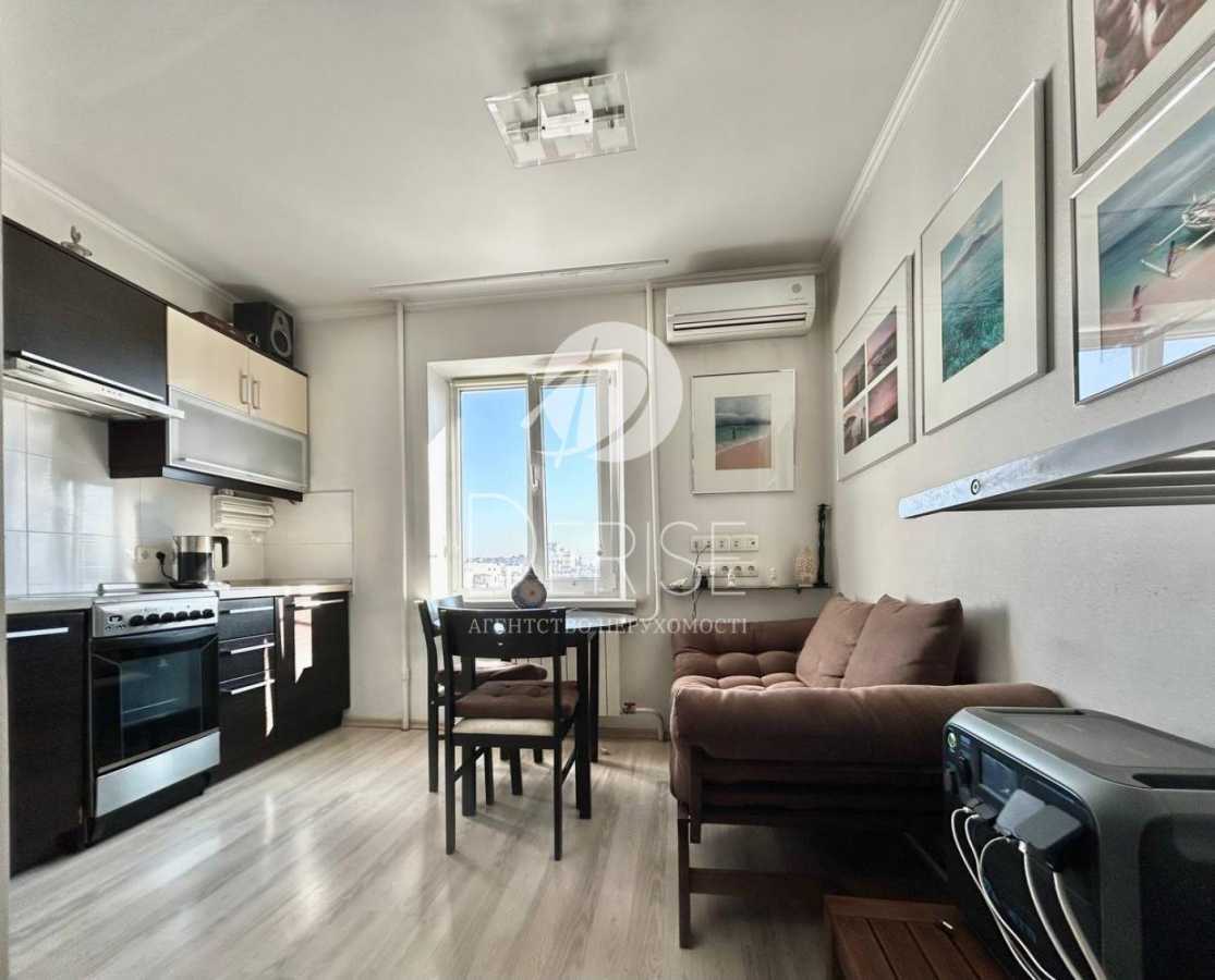 Продаж 1-кімнатної квартири 44 м², Йорданська вул., 11Д