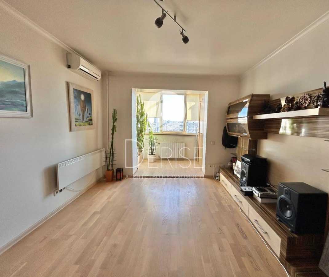 Продаж 1-кімнатної квартири 44 м², Йорданська вул., 11Д