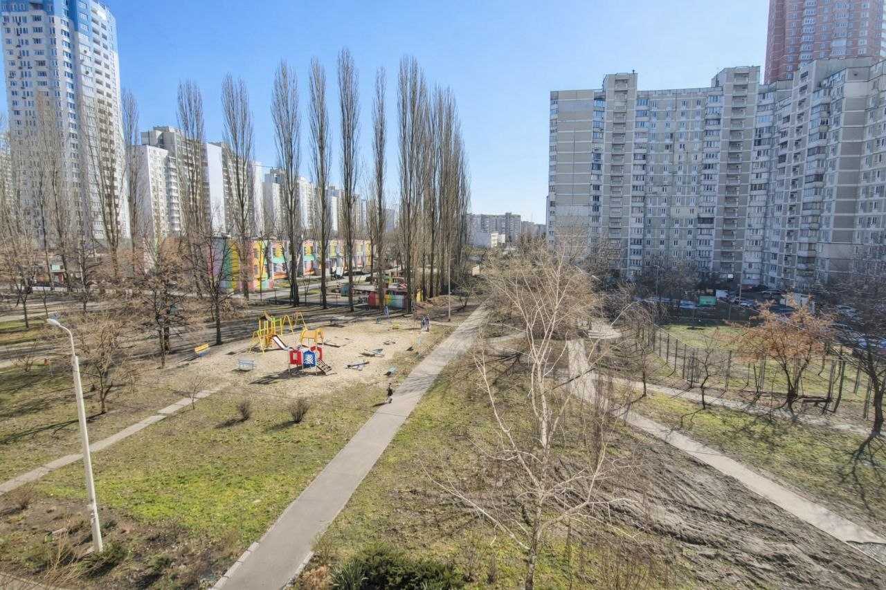 Продаж 2-кімнатної квартири 61 м², Ревуцького вул., 7А