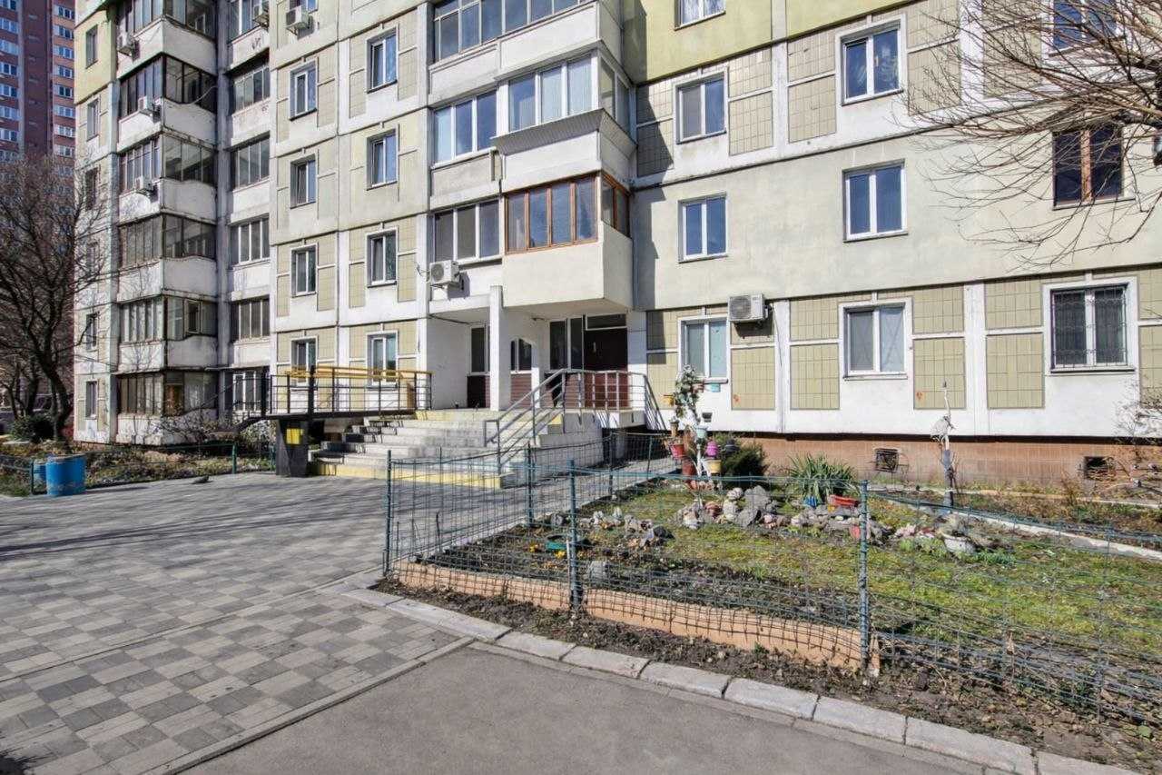 Продаж 2-кімнатної квартири 61 м², Ревуцького вул., 7А