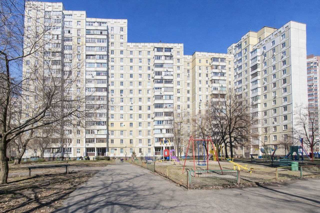 Продаж 2-кімнатної квартири 61 м², Ревуцького вул., 7А