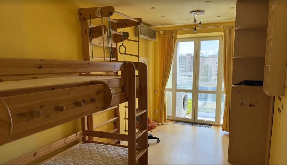 Продаж 3-кімнатної квартири 74 м², Юрківська вул.