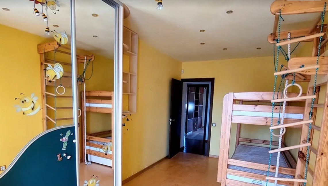 Продаж 3-кімнатної квартири 74 м², Юрківська вул.