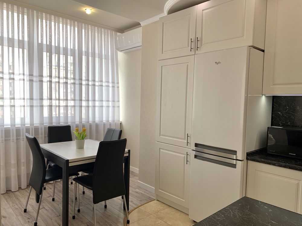 Оренда 3-кімнатної квартири 102 м², Михайла Донця вул., Ломоносова, 58