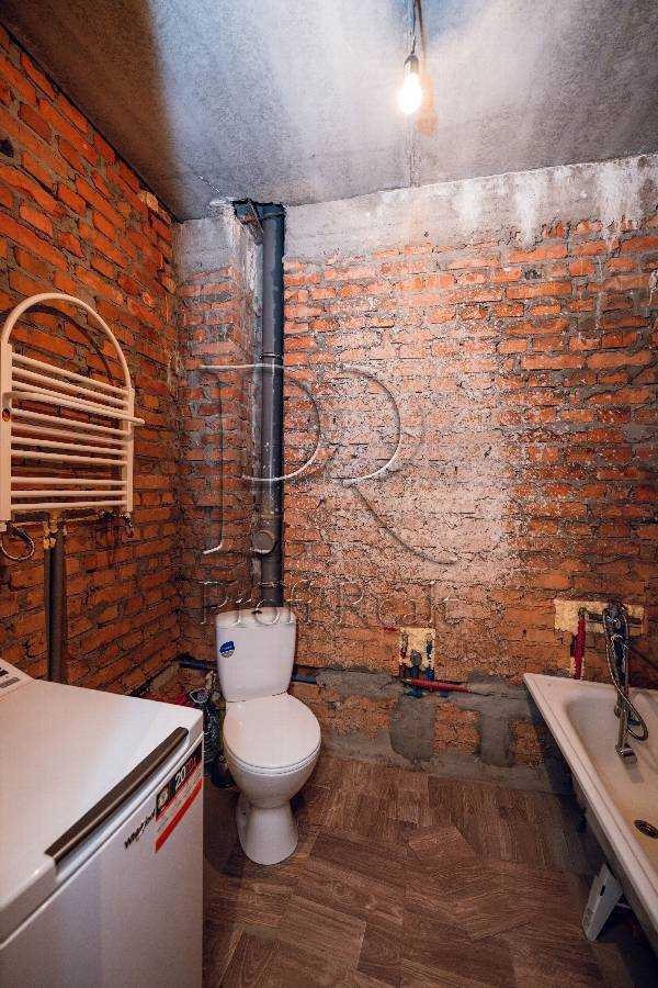 Продаж 1-кімнатної квартири 38 м², Покровська вул., 2/1