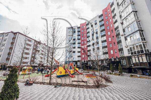 Продаж 1-кімнатної квартири 38 м², Покровська вул., 2/1