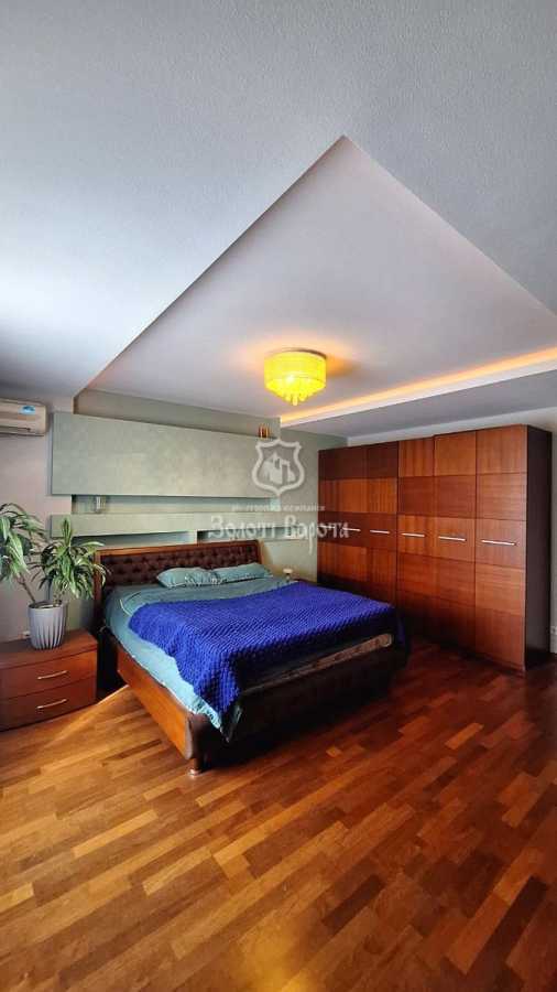 Продаж 3-кімнатної квартири 126.3 м², Незалежності бул., 17