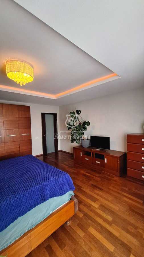 Продаж 3-кімнатної квартири 126.3 м², Незалежності бул., 17