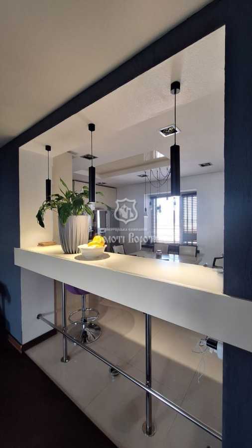 Продаж 3-кімнатної квартири 126.3 м², Незалежності бул., 17