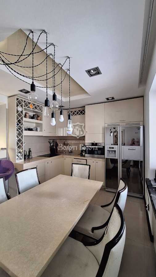 Продаж 3-кімнатної квартири 126.3 м², Незалежності бул., 17