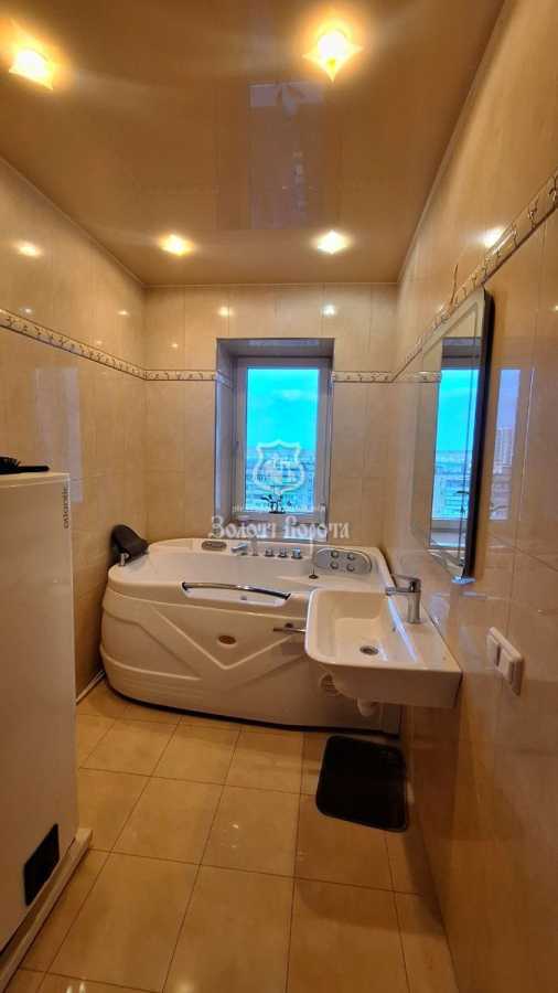 Продаж 3-кімнатної квартири 126.3 м², Незалежності бул., 17