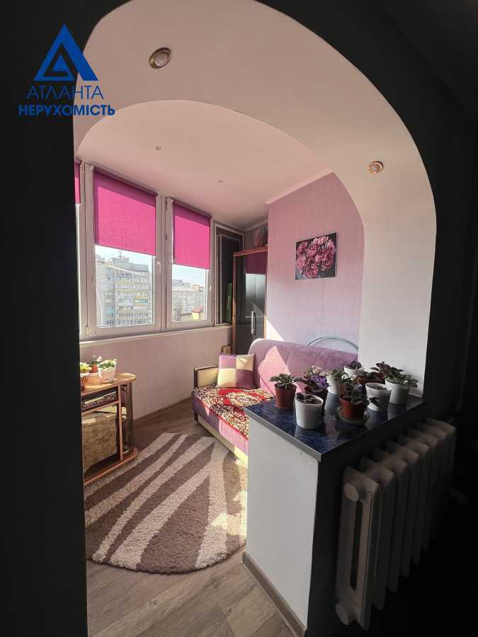 Продажа 3-комнатной квартиры 70.5 м², Соборности просп., 34