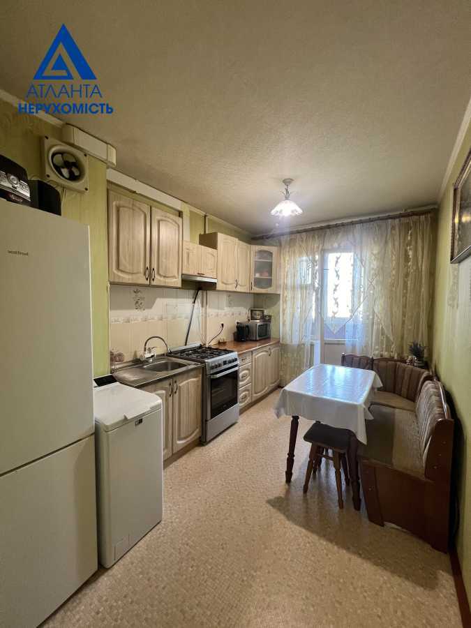 Продажа 3-комнатной квартиры 70.5 м², Соборности просп., 34