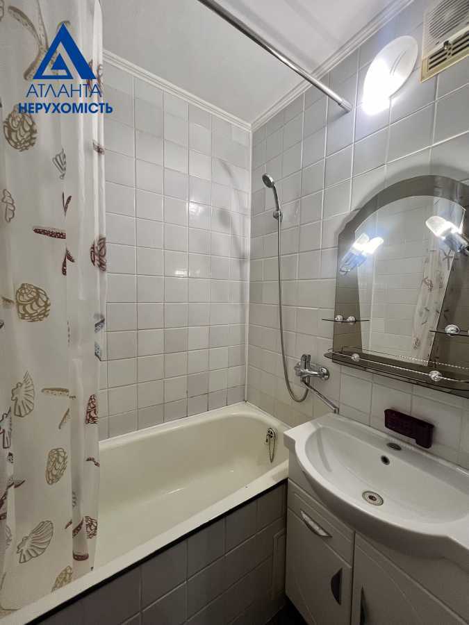 Продажа 3-комнатной квартиры 70.5 м², Соборности просп., 34