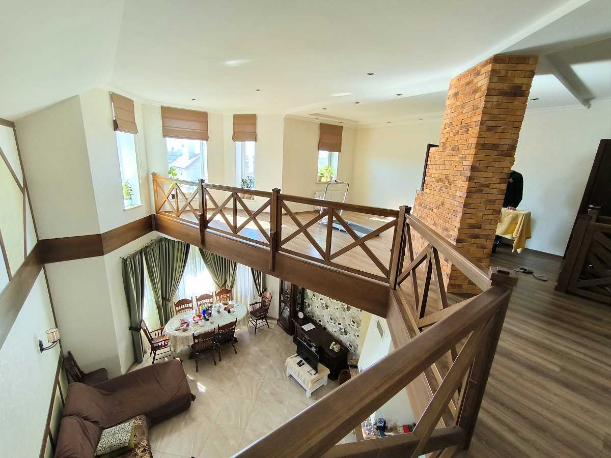 Продажа дома 221 м², квіткова