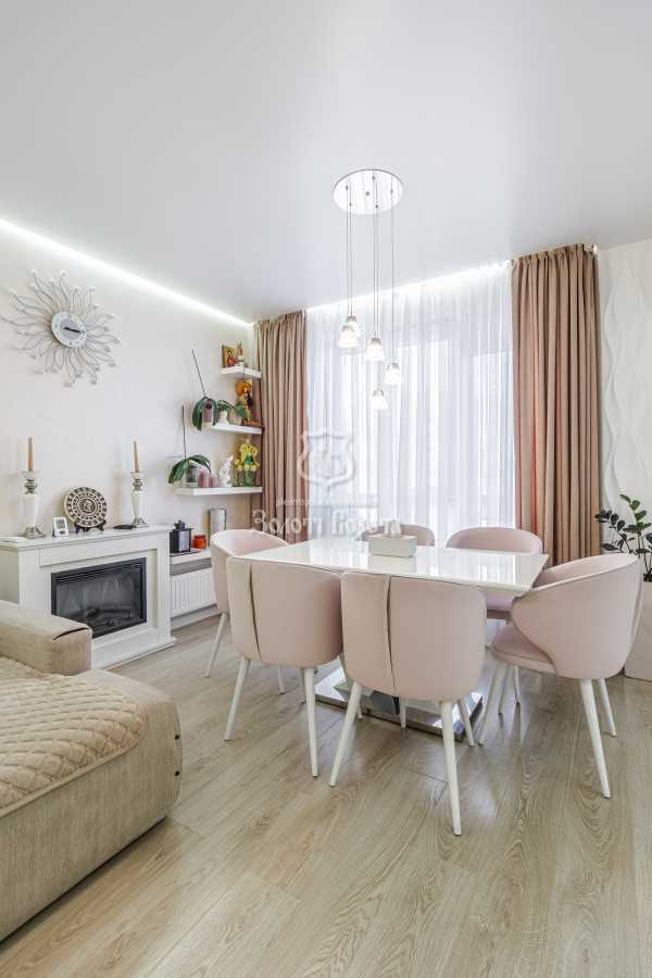 Продаж 3-кімнатної квартири 112 м², Метрологічна вул., 54