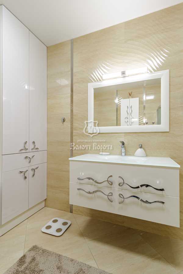 Продаж 3-кімнатної квартири 112 м², Метрологічна вул., 54