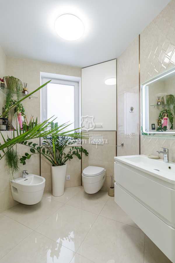 Продаж 3-кімнатної квартири 112 м², Метрологічна вул., 54