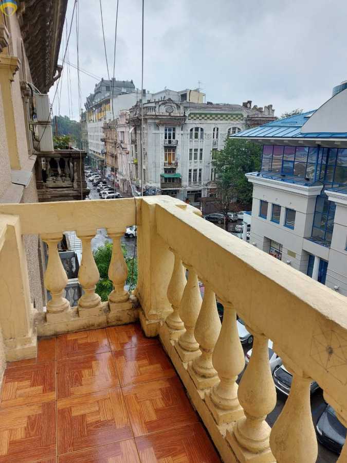 Продаж 2-кімнатної квартири 75 м², Греческая вул.