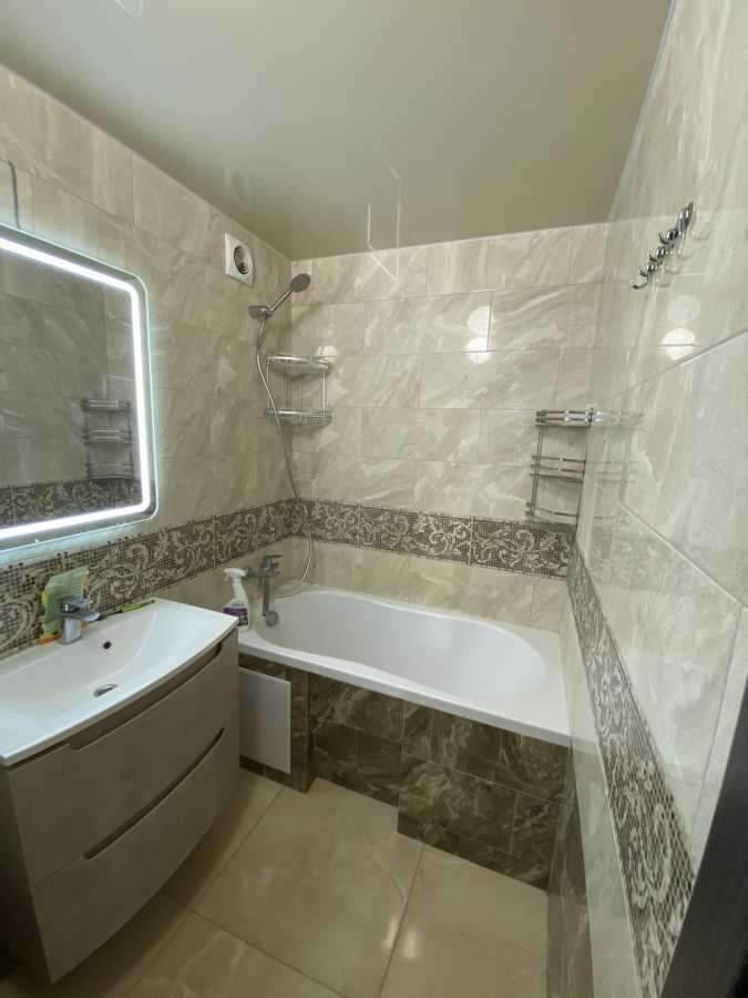 Оренда 2-кімнатної квартири 45 м², Військова вул., 161