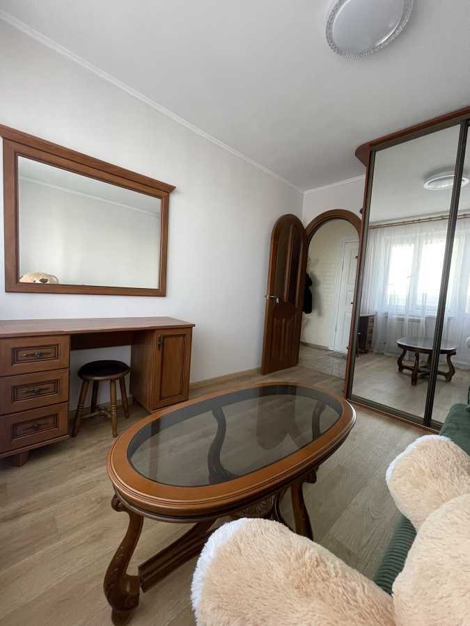 Оренда 2-кімнатної квартири 50 м², Симиренка вул., 12Б