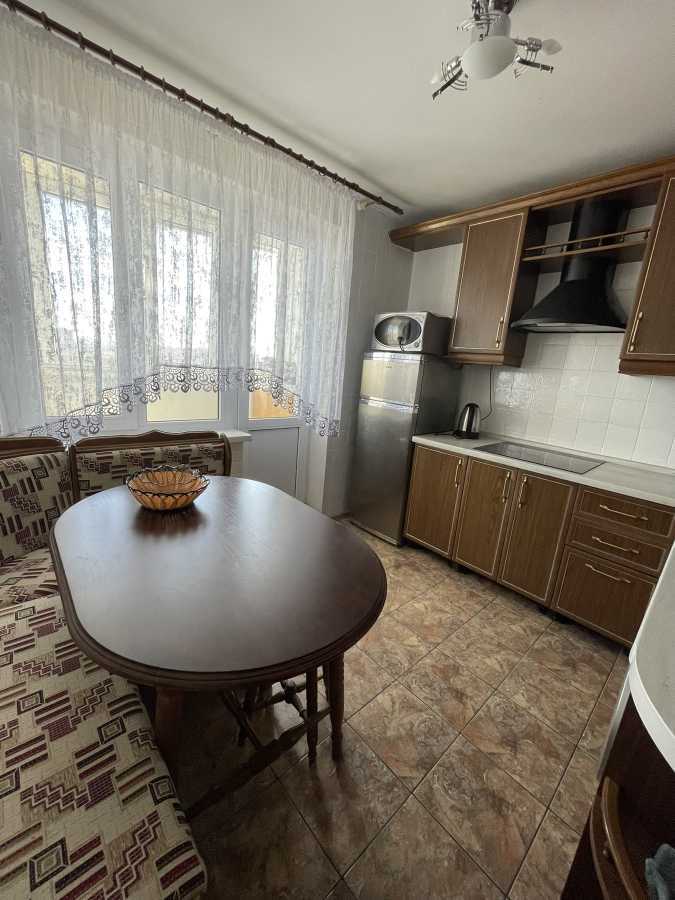 Оренда 2-кімнатної квартири 50 м², Симиренка вул., 12Б