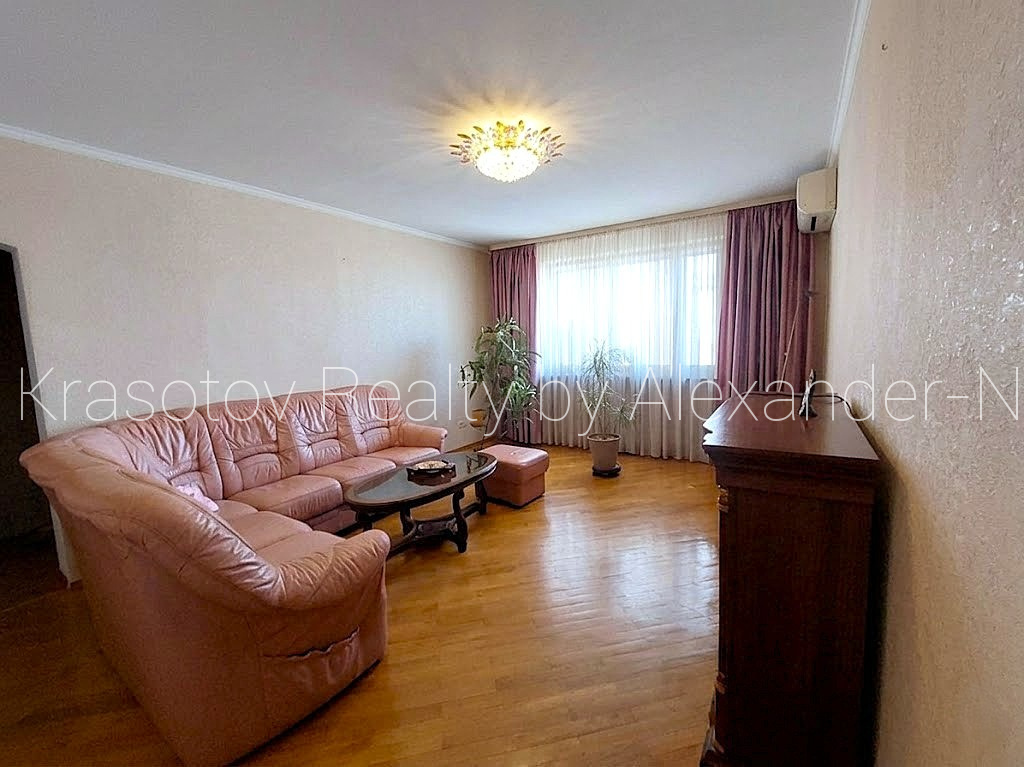 Продажа 3-комнатной квартиры 65 м², Инглези ул., 3/3