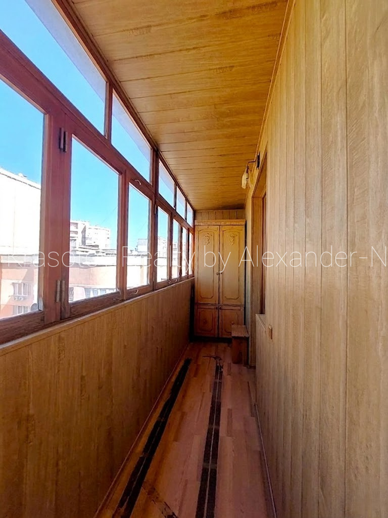 Продажа 3-комнатной квартиры 65 м², Инглези ул., 3/3