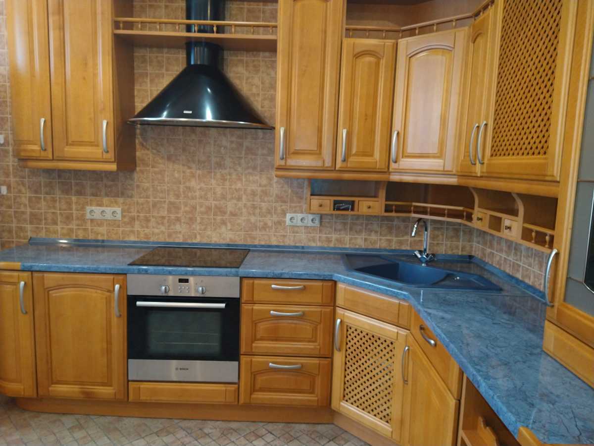 Аренда 3-комнатной квартиры 108.8 м², Кирилловская ул.