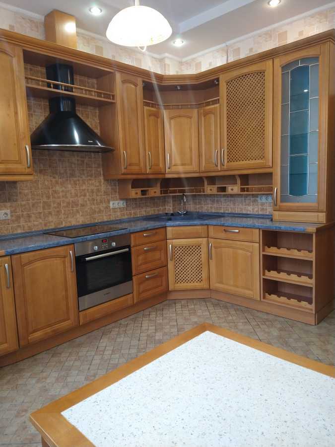 Аренда 3-комнатной квартиры 108.8 м², Кирилловская ул.