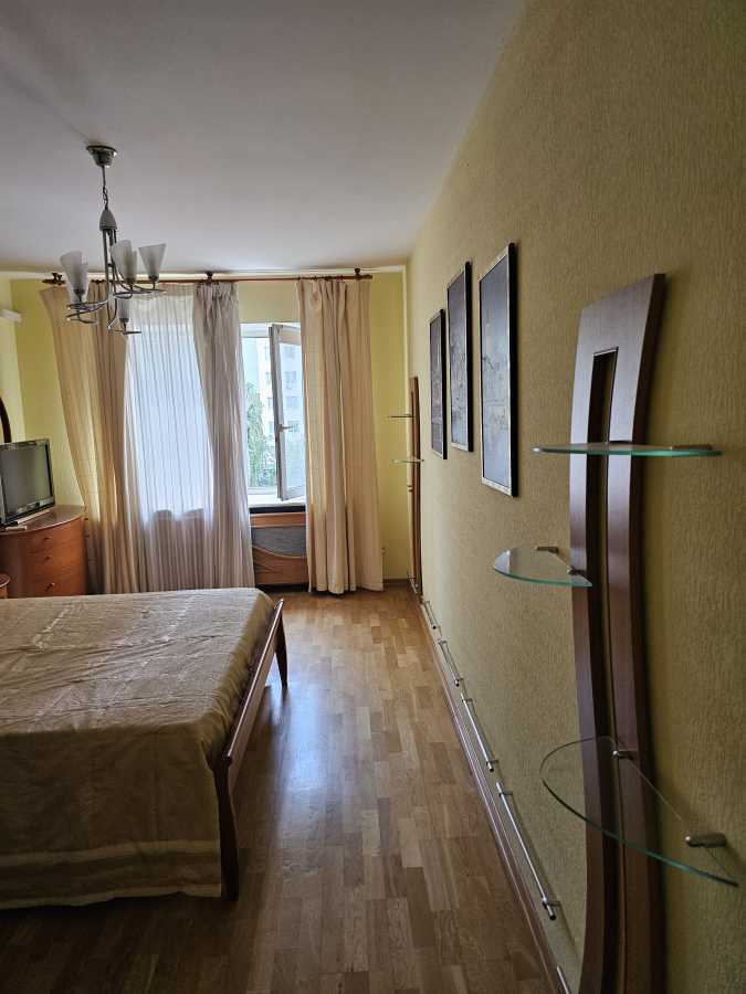 Аренда 3-комнатной квартиры 110 м², Вузовская ул., 5