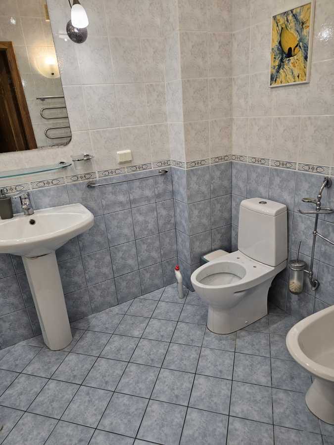 Аренда 3-комнатной квартиры 110 м², Вузовская ул., 5