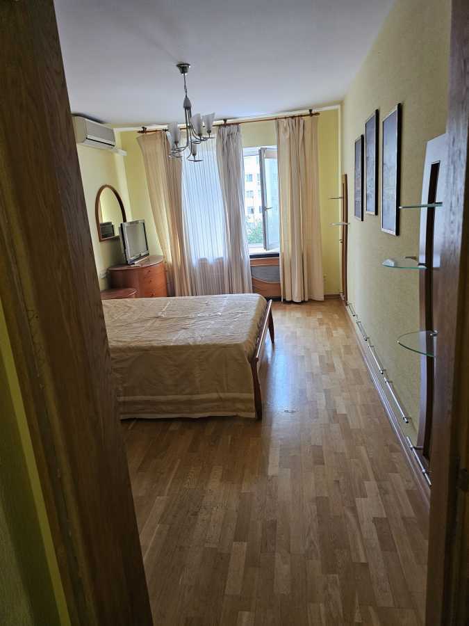 Аренда 3-комнатной квартиры 110 м², Вузовская ул., 5