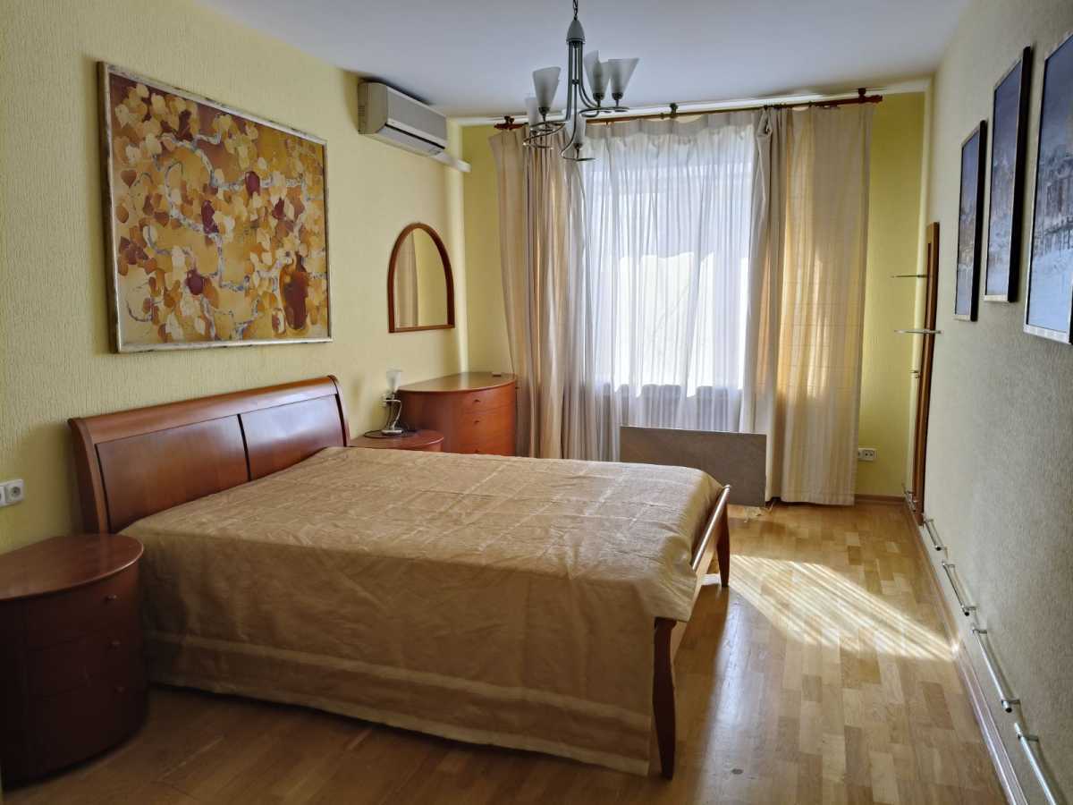 Аренда 3-комнатной квартиры 110 м², Вузовская ул., 5