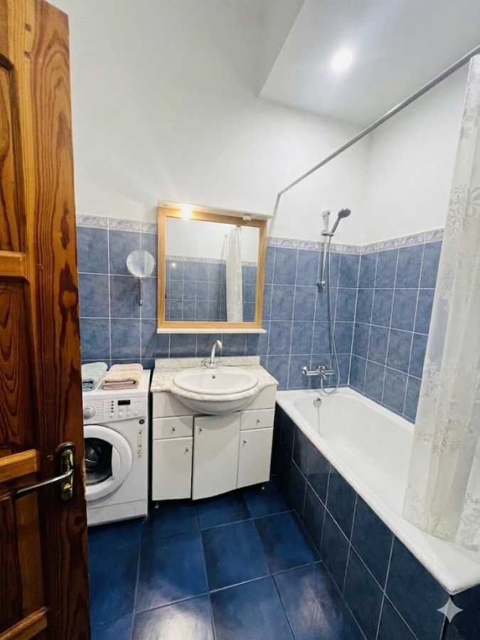 Продаж 2-кімнатної квартири 56.5 м², Верховної Ради бул., 13