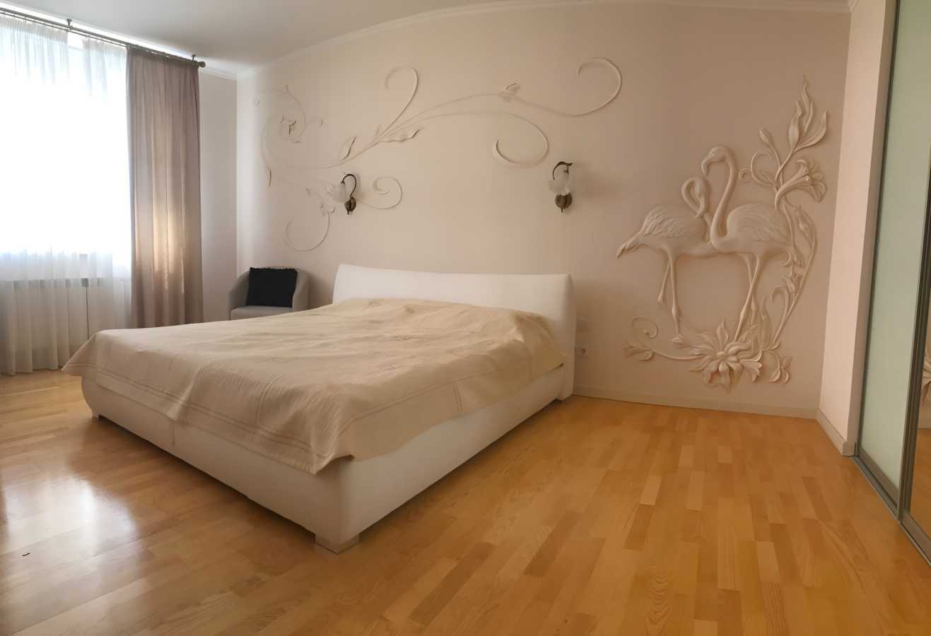 Продаж 5-кімнатної квартири 212 м², Срібнокільська вул., 1