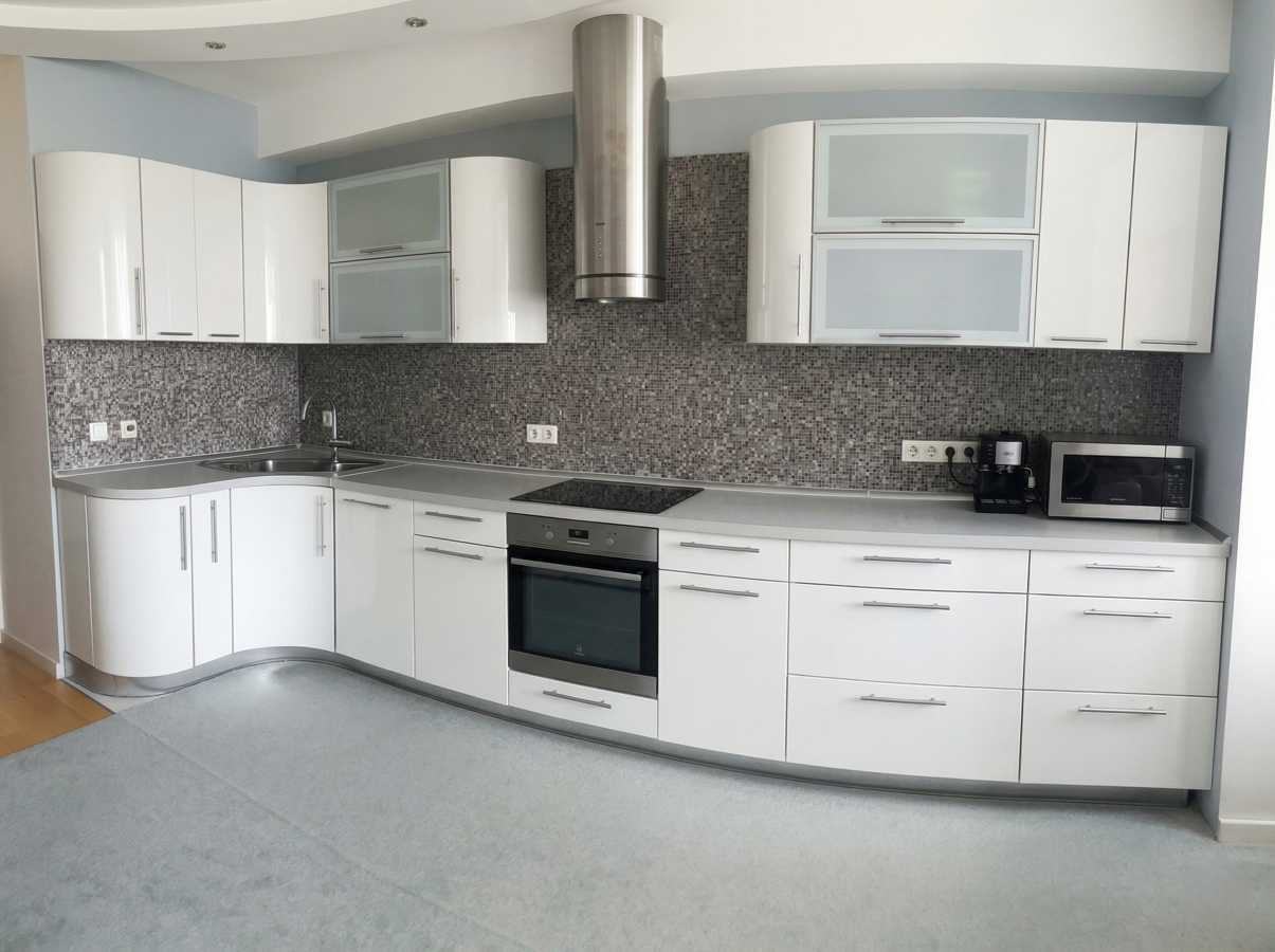 Продаж 5-кімнатної квартири 212 м², Срібнокільська вул., 1