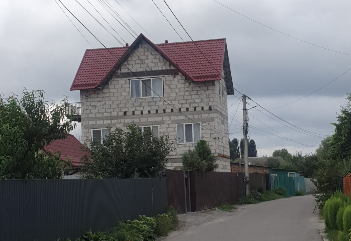 Продаж будинку 200 м²