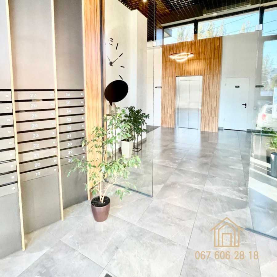 Продажа 2-комнатной квартиры 70 м², Сырецко-Садовая ул., 1