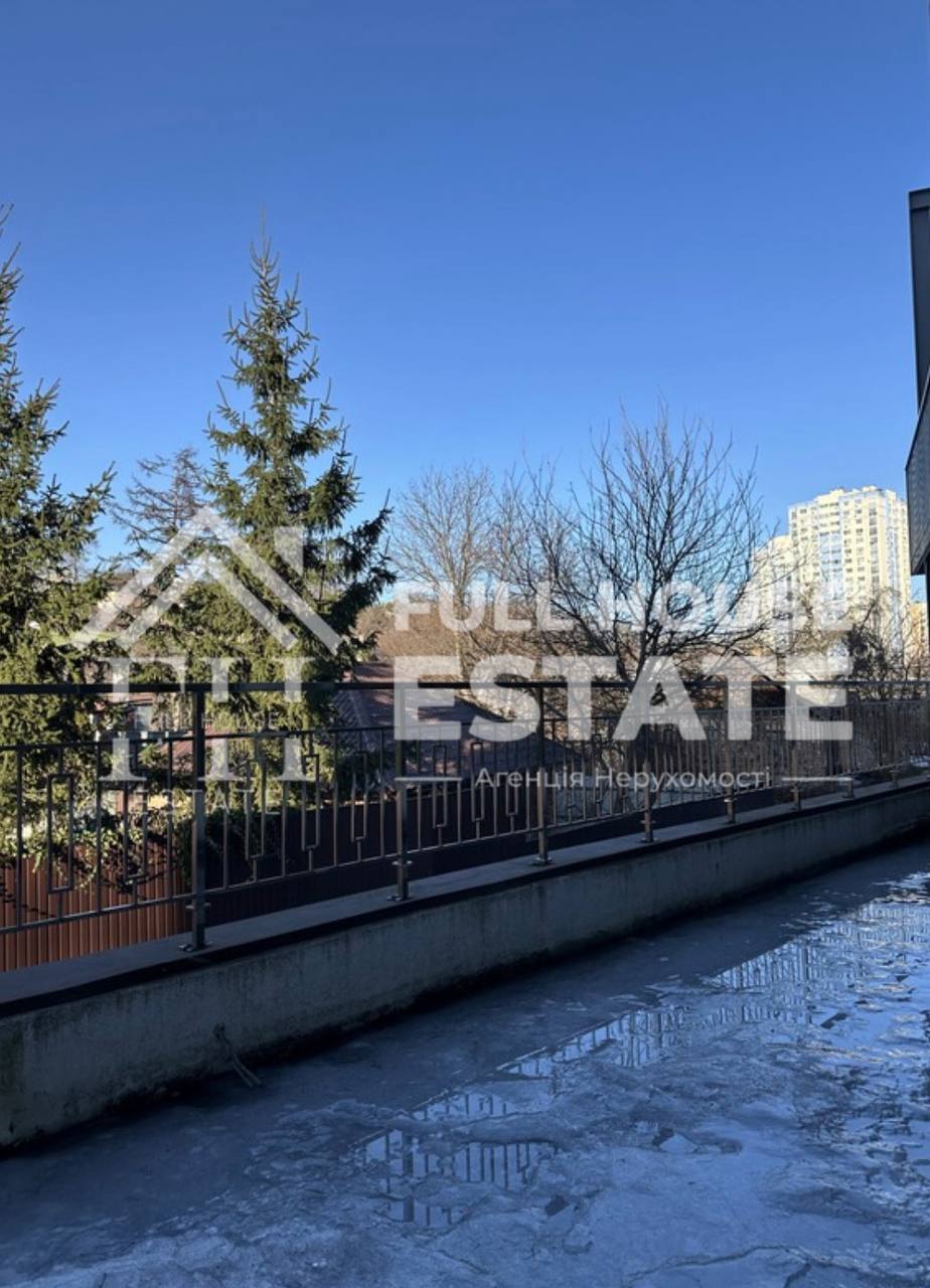 Продажа 4-комнатной квартиры 155 м², Бурмистенко пер., 33А