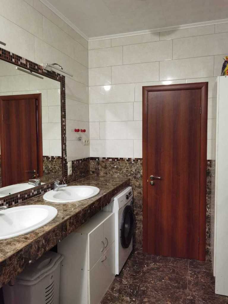 Продаж 5-кімнатної квартири 102 м², Миру вул., 9