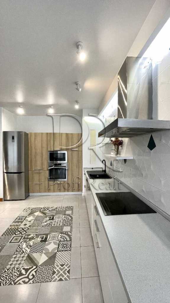 Продажа 3-комнатной квартиры 90 м², Метрологическая ул., 109