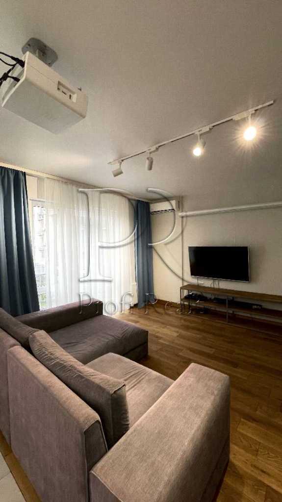 Продажа 3-комнатной квартиры 90 м², Метрологическая ул., 109